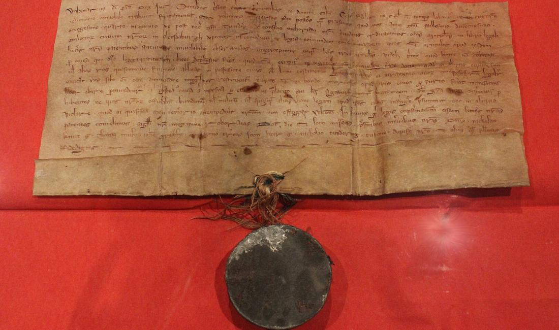 Town Charter of Flensburg, 1284 via Wikimedia. CC BY-SA 3.0, 