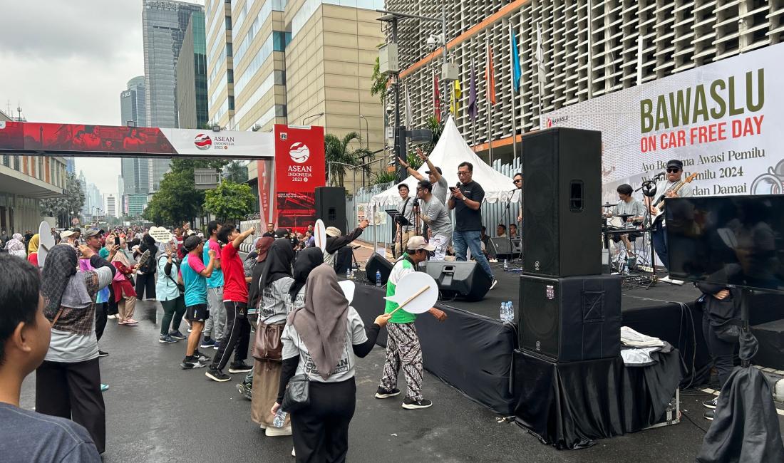 Photo credit: Car-free Sunday in central Jakarta, by Joe Mathews